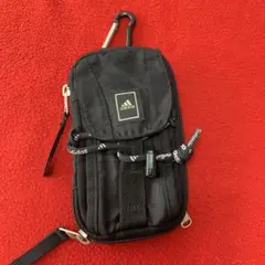 adidas ポーチ 黒カラビナ付き　カード入れ　小銭入れ　財布アディダス