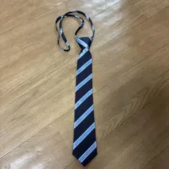 ネイビーと水色のストライプ ネクタイ