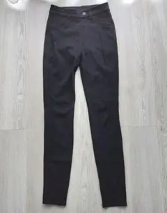 UNIQLO ブラック カジュアルスキニーパンツSサイズ