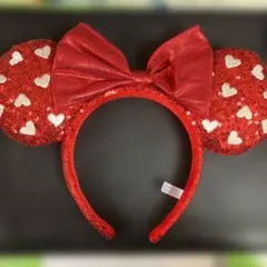 赤いハート模様のカチューシャ