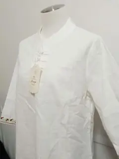 新品未使用‼️爽やかな刺繍入り白七分袖シャツ