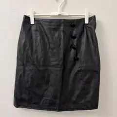 黒 ボタン付き 合皮レザータイトスカート