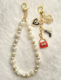 【354】☆ハンドメイド　ストラップ　ハート型ビーズ　パール　ファッション