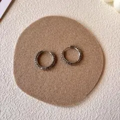 ステンレス フープピアス シルバー 立体彫刻 ワンタッチ 男女兼用