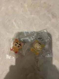 クレヨンしんちゃん カプセルトイ みんなでくまパジャマ　めじるしアクセサリー