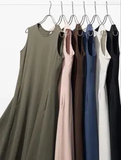 UNIQLO ウルトラストレッチエアリズムワンピース　ブラック　M 丈長め　白