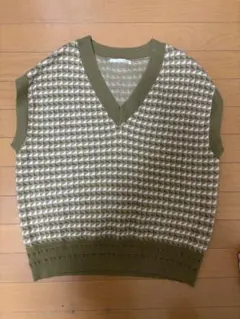 オリーブグリーン 幾何学模様 ニットベスト、ニットパンツ　セットアップ