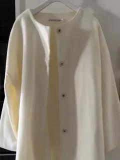 ノーカラー　春コート　ホワイト〜アイボリー