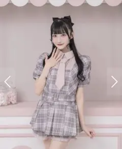 pium エプロン付きコットンフリルカフェワンピース グレー - メルカリ