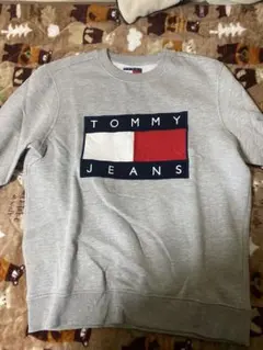 TOMMY JEANS グレー クルーネック スウェット