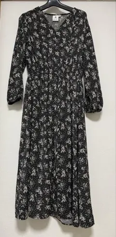niko and … ニコアンド ロングワンピース ブラック 黒 花柄 長袖