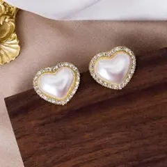 ハート　パールピアス　ゴールド　大ぶり　ジルコニア　フォーマル　韓国　結婚式