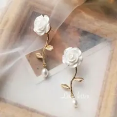 No.689 アンティークホワイトローズピアス 韓国 量産型 地雷 上品