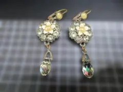 ビンテージ風花モチーフピアス　ネグリン