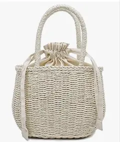 ベージュの巾着型かごバッグ