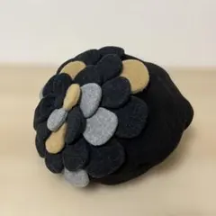 ベレー帽　花のモチーフ