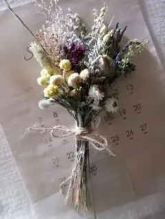 ①　野花をぎゅっと集めたようなミニブーケ　スワッグ　ドライフラワー　お花mixのサムネイル
