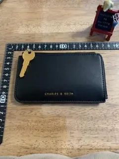 CHARLES & KEITH ブラックカードケース　コインケース