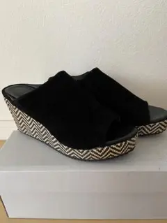 AZUL厚底サンダル