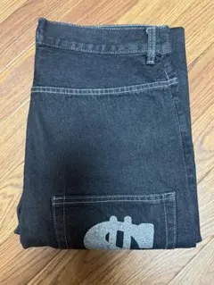 ダークグレー ストレートレッグ デニムパンツ