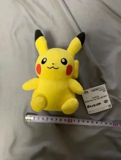 ピカチュウぬいぐるみ