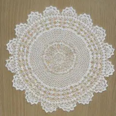 レース編み ホワイト ドイリー　ハンドメイド