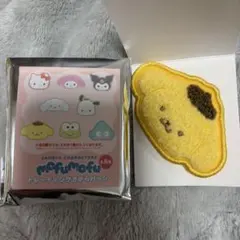 サンリオキャラクターズ　モフモフトレーディングさがらバッジ　ポムポムプリン
