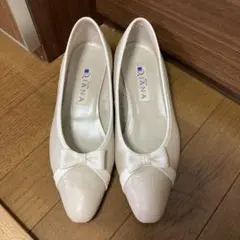 DIANA Romache タッセル付きパンプス アイボリー - メルカリ