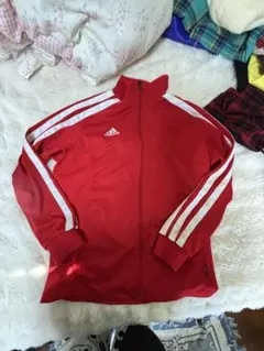 adidas レッド ジップアップジャケット