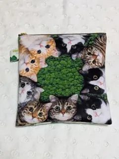 猫ちゃん集合！ファスナーフラットポーチ