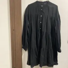 黒いティアードドレス 長袖のサムネイル