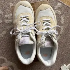 美品です。New Balance ホワイト スニーカー574