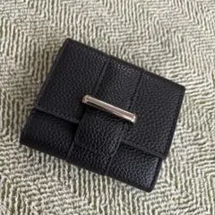 黒いレザー二つ折り財布