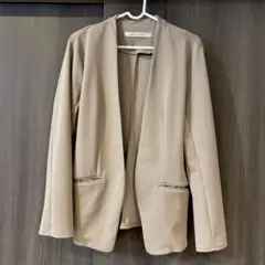 ノーカラージャケット ベージュ
