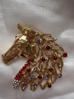 馬の頭部ブローチ 金色 ストーン付き