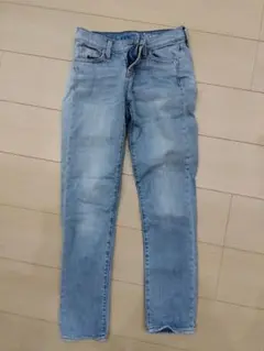ダメージストレートデニム
