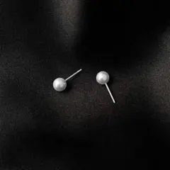 ホワイト スタッドピアス