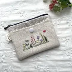 【424】ハンドメイド　刺繍フラットポーチ(12㎝ファスナー)