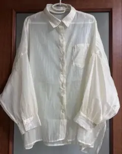 シアーシャツhelm オーバーサイズクリーム色　M 透け感ありトレンド日よけ