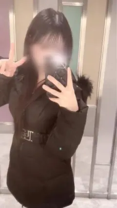 フード付き ブラックダウンジャケット