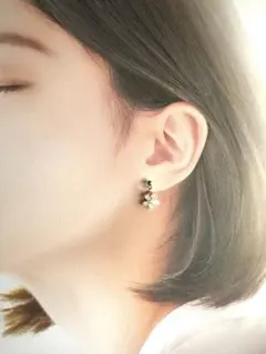 ハンドメイド【No.003】　ゴールドカラーのお花ピアス