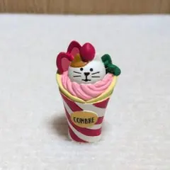 デコレ　コンコンブル　猫　クレープ　いちご