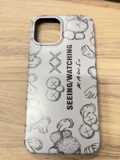KAWS iPhone 12 Pro Maxケース（グレー）のサムネイル