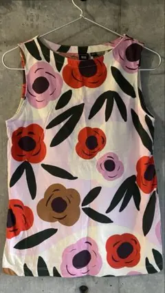 ユニクロ マリメッコ ノースリーブ Tシャツ 花柄