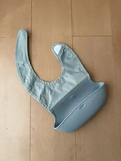 オクソー OXO お食事エプロン スタイ　グレー　シリコン　柔らかい