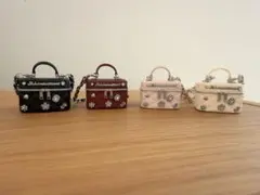 ジルスチュアート ミニブローチバニティキーホルダー 4個セット