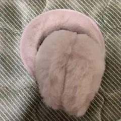 薄いピンクのファー耳あて