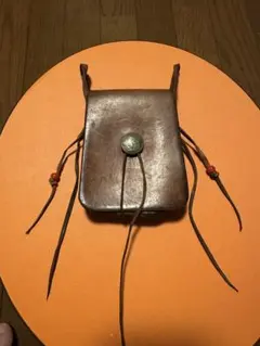 ゴローズ　レザー フラップ式小型バッグ