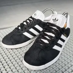 adidas Gazelle スニーカー ブラック/ホワイト　22.5cm