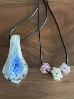 ベネチアンガラス風青い花のネックレス　スワロフスキービーズネックレスピンク系